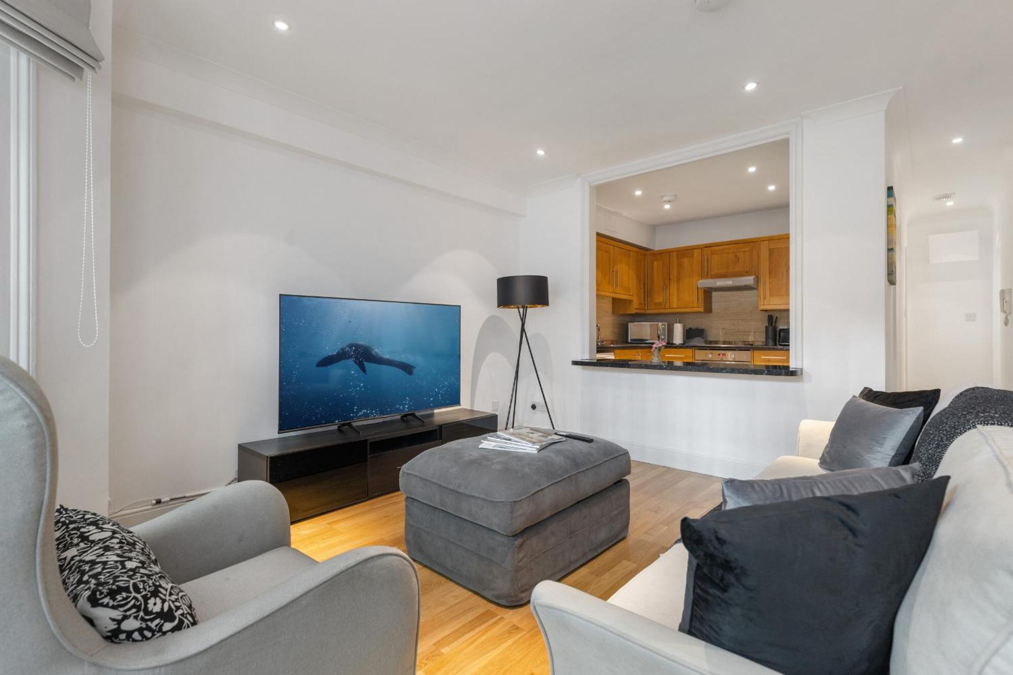 Heavenly Stays, Refined 2-bd Hidden Gem Near Hyde Park