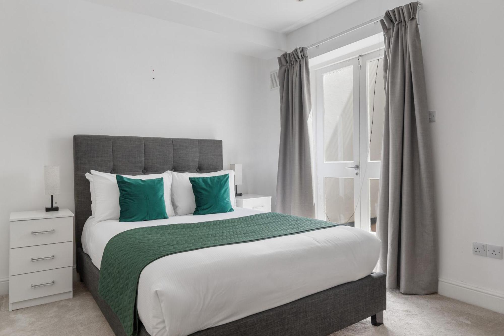 Heavenly Stays, Refined 2-bd Hidden Gem Near Hyde Park *