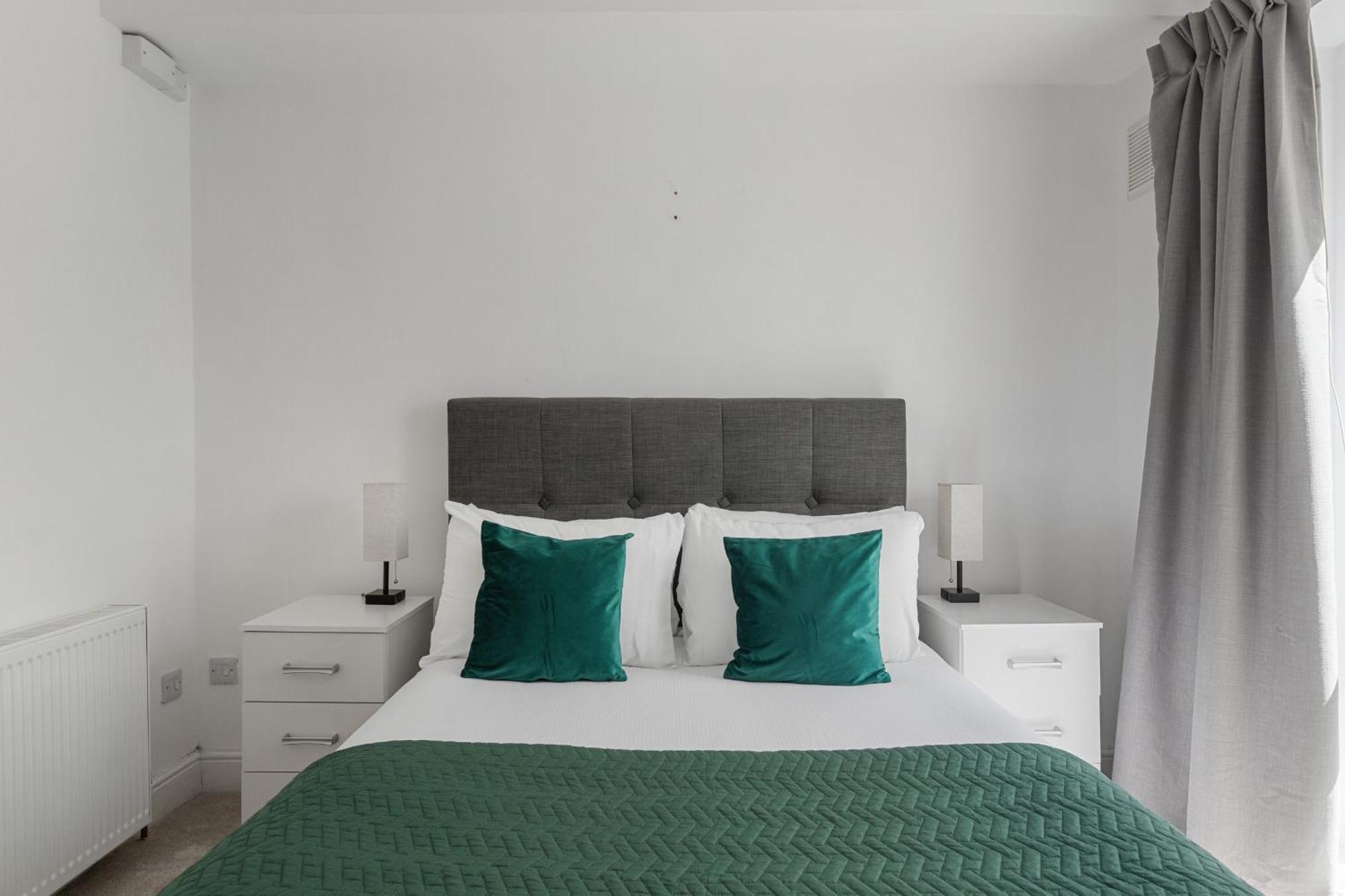 Apartment Heavenly Stays, Refined 2-bd Hidden Gem Near Hyde Park *