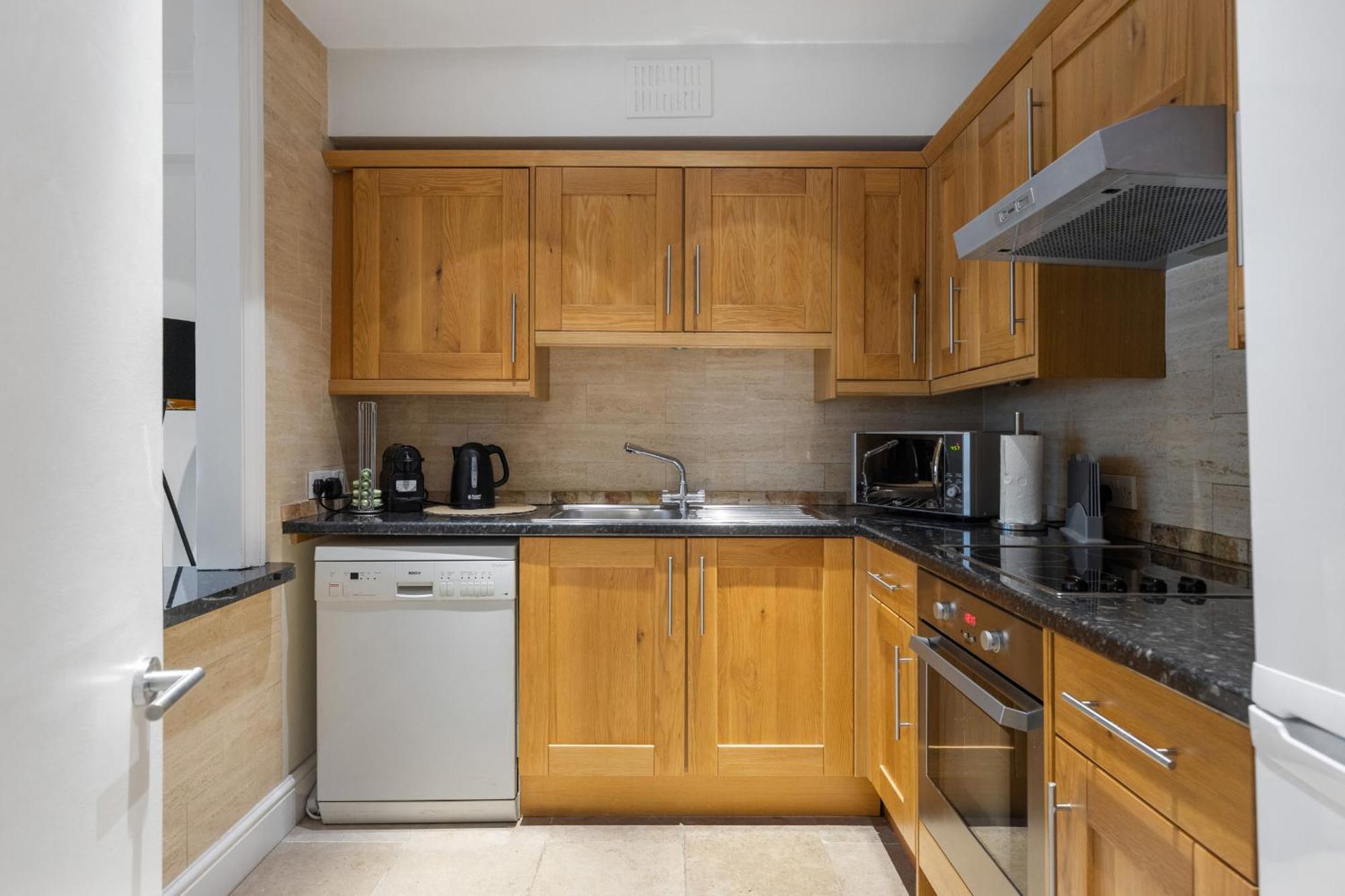 Apartment Heavenly Stays, Refined 2-bd Hidden Gem Near Hyde Park